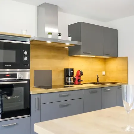 Apartment 1 Bedroom Cozy In