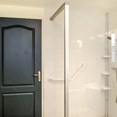 1 Bedroom Cozy In Apartment *