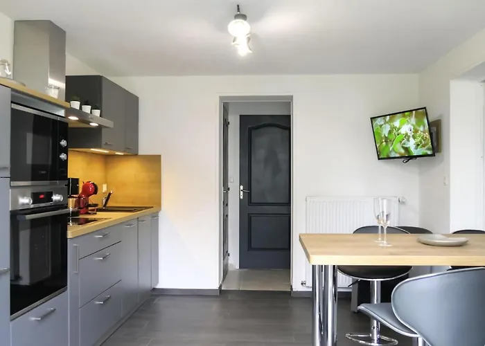 1 Bedroom Cozy In アパート